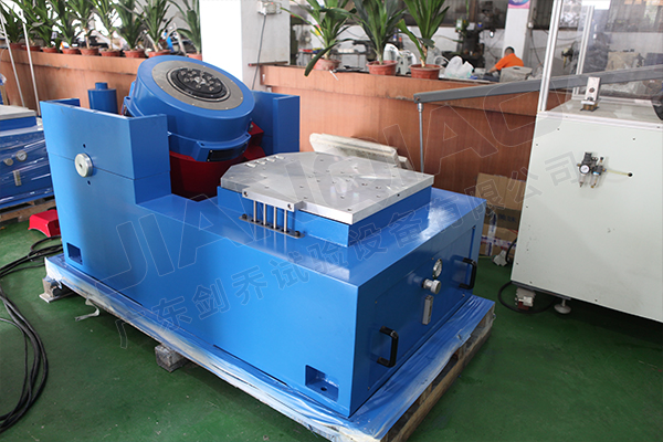 振動(dòng)試驗(yàn)臺(tái)-廣東劍喬實(shí)拍圖